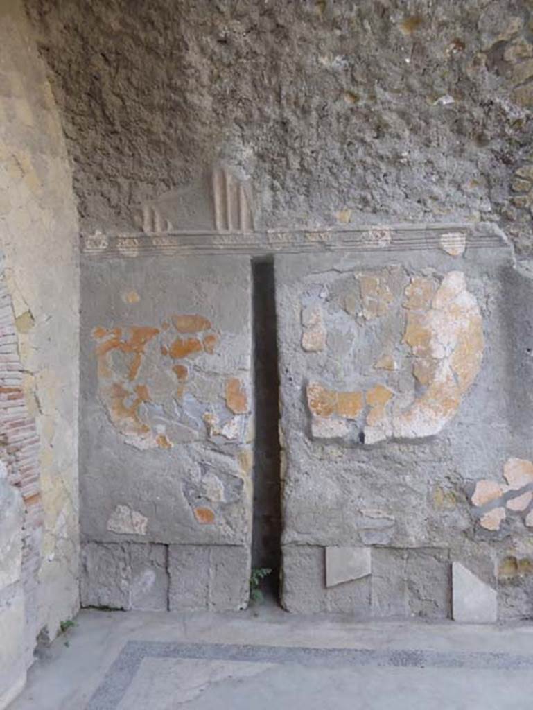 VI.1/7, Herculaneum. October 2014. South-west corner of caldarium. Photo courtesy of Michael Binns.