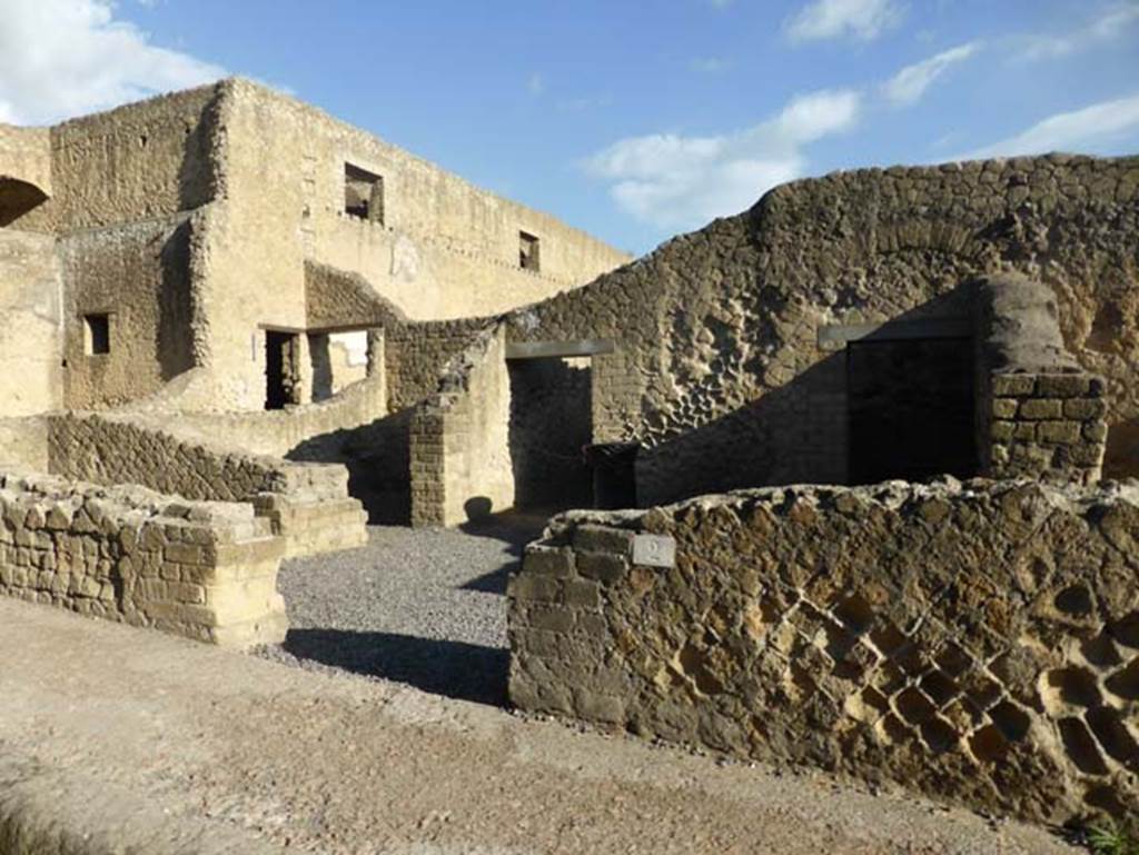 Ins VI,2 Herculaneum, September 2015. Looking east to entrance doorway.