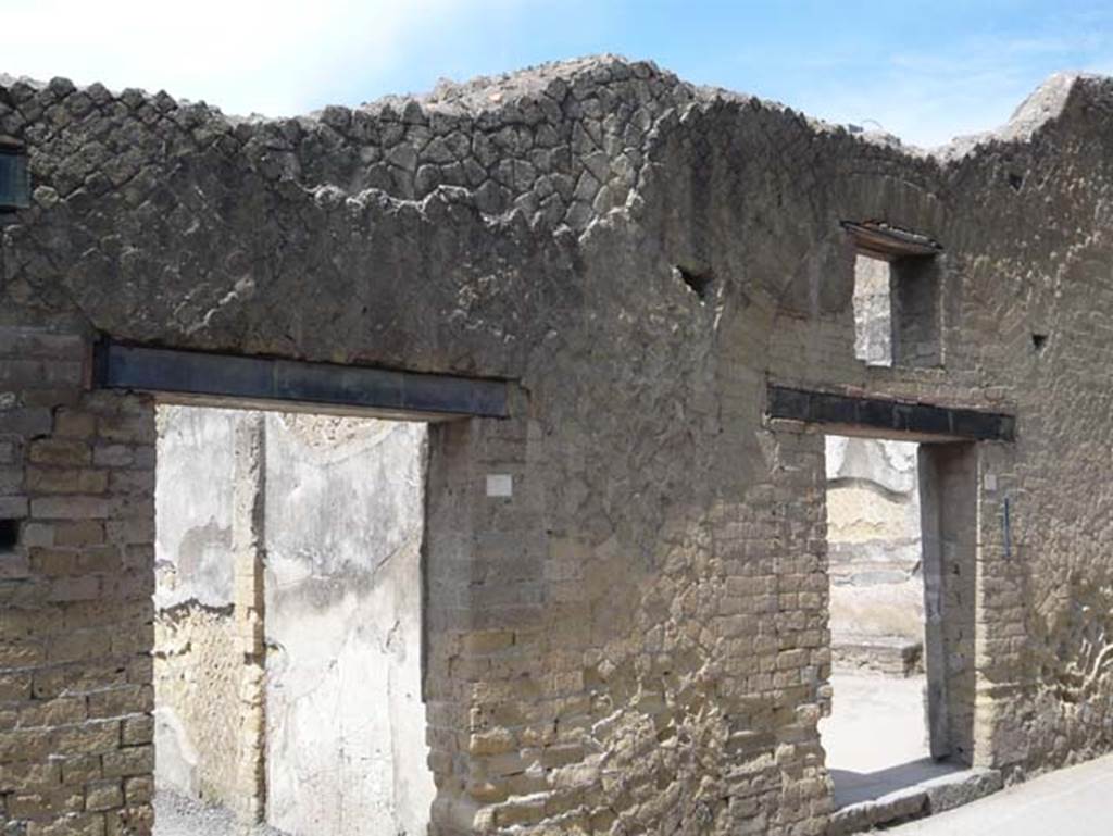 Ins. VI.7, on left, and VI.8, on right. Herculaneum. May 2009. Entrance doorways on west side of Cardo IV Superiore. Photo courtesy of Buzz Ferebee.

