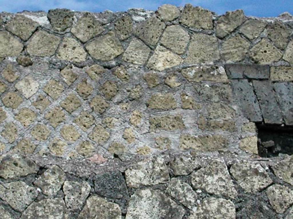 VI.8, Herculaneum. September 2003. Detail of brickworks on upper north wall of vestibule.
Photo courtesy of Nicolas Monteix.
