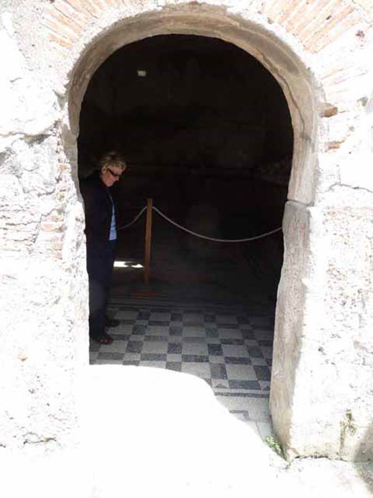 VI.8, Herculaneum. May 2010. Looking north to arched doorway to waiting room or apodyterium.