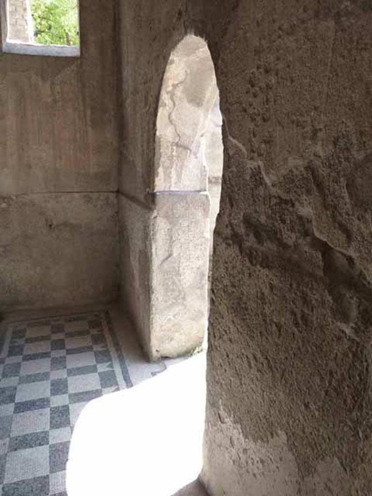 VI.8, Herculaneum. May 2010. Looking east across south side, towards doorway to vestibule.

