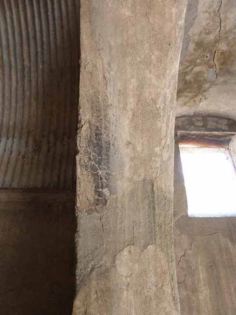 VI.8, Herculaneum. May 2010. East side of doorway between waiting room, on left, and alcove with window. 