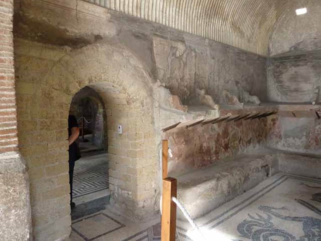 VI.8, Herculaneum. May 2010. Doorway in west wall of apodyterium (changing room) leading to tepidarium (warm room).