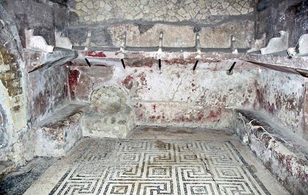 VI.8, Herculaneum. October 2001. Looking towards the north wall of tepidarium.
Photo courtesy of Peter Woods.
