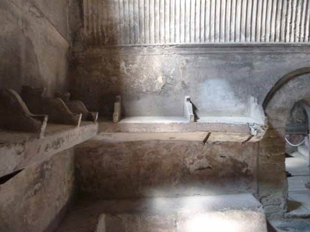 VI.8, Herculaneum. May 2010. Looking west towards shelving and seating in south-west corner of tepidarium..