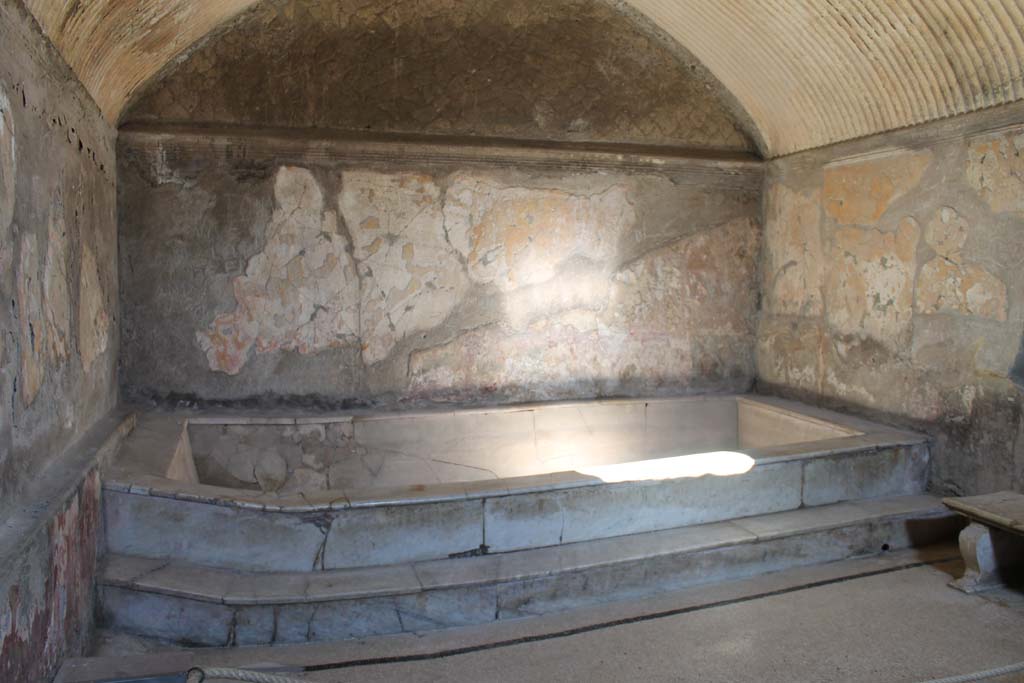 VI.8 Herculaneum. March 2014. Pool at north end of hot room or caldarium of women’s baths.
Foto Annette Haug, ERC Grant 681269 DÉCOR
