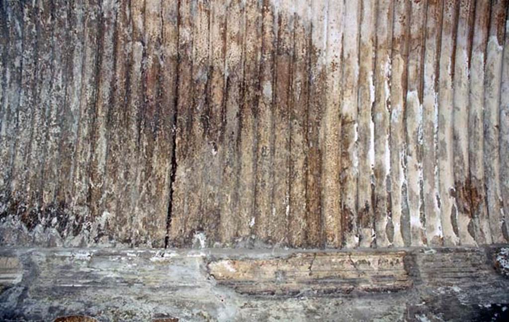 VI.8, Herculaneum. October 2001. Detail of stuccoed ceiling. Photo courtesy of Peter Woods.

