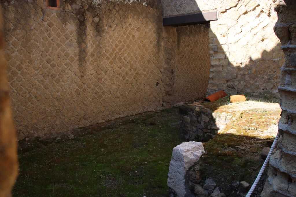 VI.13/11, Herculaneum. October 2022. 
Room 20, kitchen, looking south-west from doorway in vestibule. Photo courtesy of Klaus Heese.

