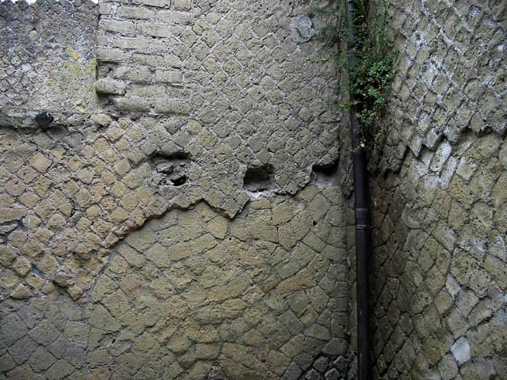 VI.13/11, Herculaneum. May 2003. Looking towards west wall and north-west corner in storeroom. Photo courtesy of Nicolas Monteix.
