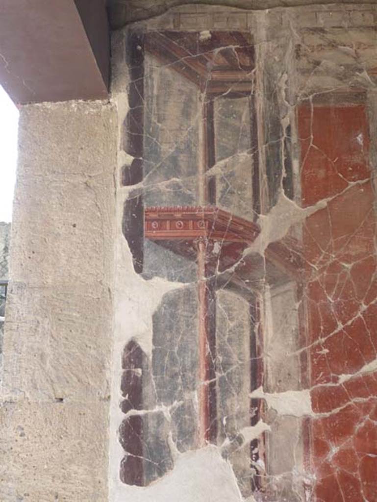 VI.13 Herculaneum. August 2013. Detail from north end of east wall of tablinum.
Photo courtesy of Buzz Ferebee.
