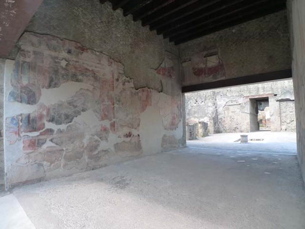 VI.13, Herculaneum, June 2017. Looking north along west wall of tablinum, towards atrium. Photo courtesy of Michael Binns.
