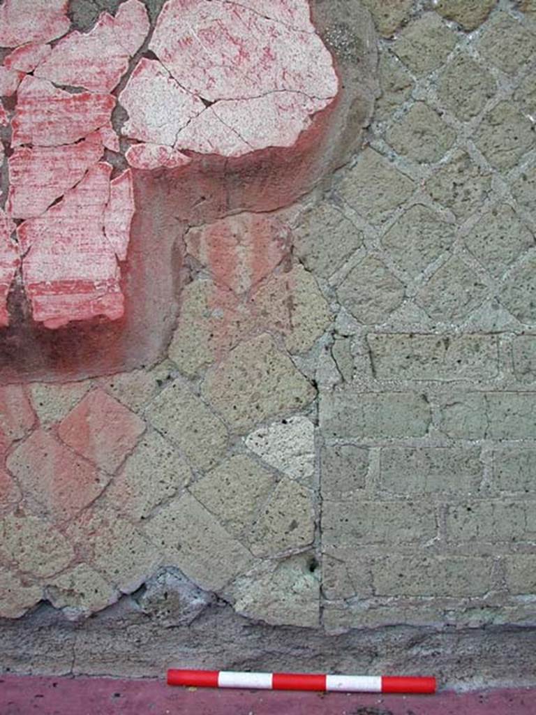 VI.13/11, Herculaneum. September 2003. Upper floor, detail from west side of peristyle. 
Photo courtesy of Nicolas Monteix.
