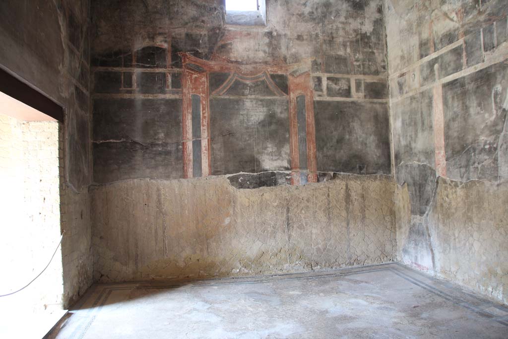 VI.13 Herculaneum, April 2014.
“Salone nero”, looking towards south wall with window. Photo courtesy of Klaus Heese. 

