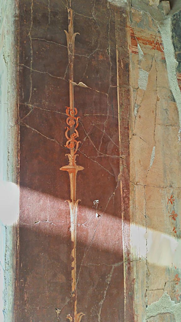 VI.13/11, Herculaneum. Photo taken between October 2014 and November 2019.
Room 12, detail from south wall at east end of anteroom to cubiculum. 
Photo courtesy of Giuseppe Ciaramella.
