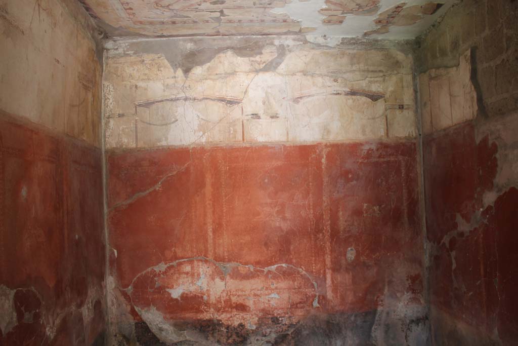 VI.13 Herculaneum, March 2014. Cubiculum 12, looking towards west wall from doorway.
Foto Annette Haug, ERC Grant 681269 DÉCOR.
