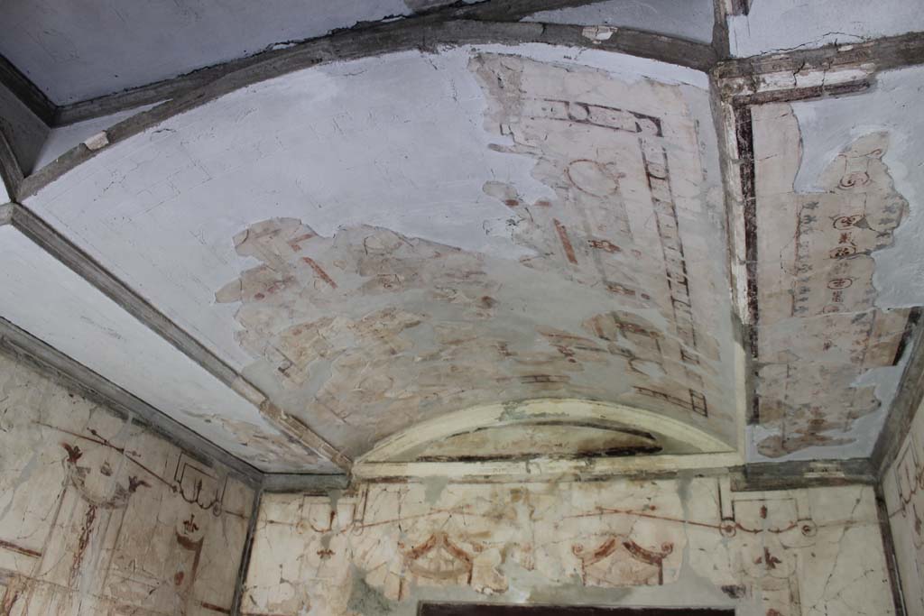 VI.13 Herculaneum, March 2014. Room 17, looking across ceiling towards upper south wall. 
Foto Annette Haug, ERC Grant 681269 DÉCOR.
