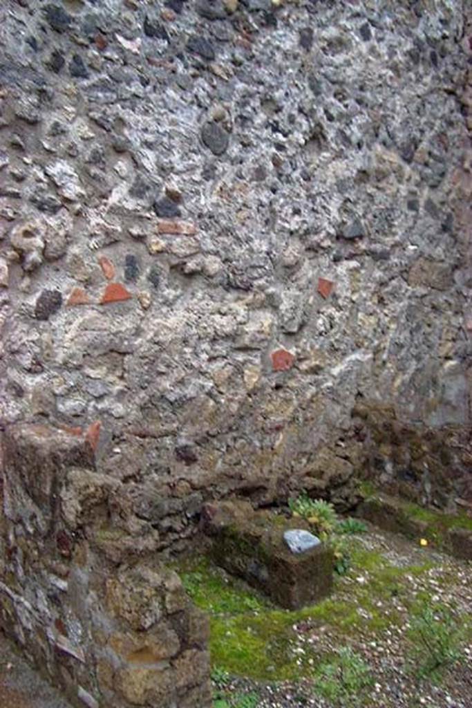 VI.13/11, Herculaneum. January 2002. 
South wall of kitchen, which would originally have been used as the west ala. 
Photo courtesy of Nicolas Monteix.
