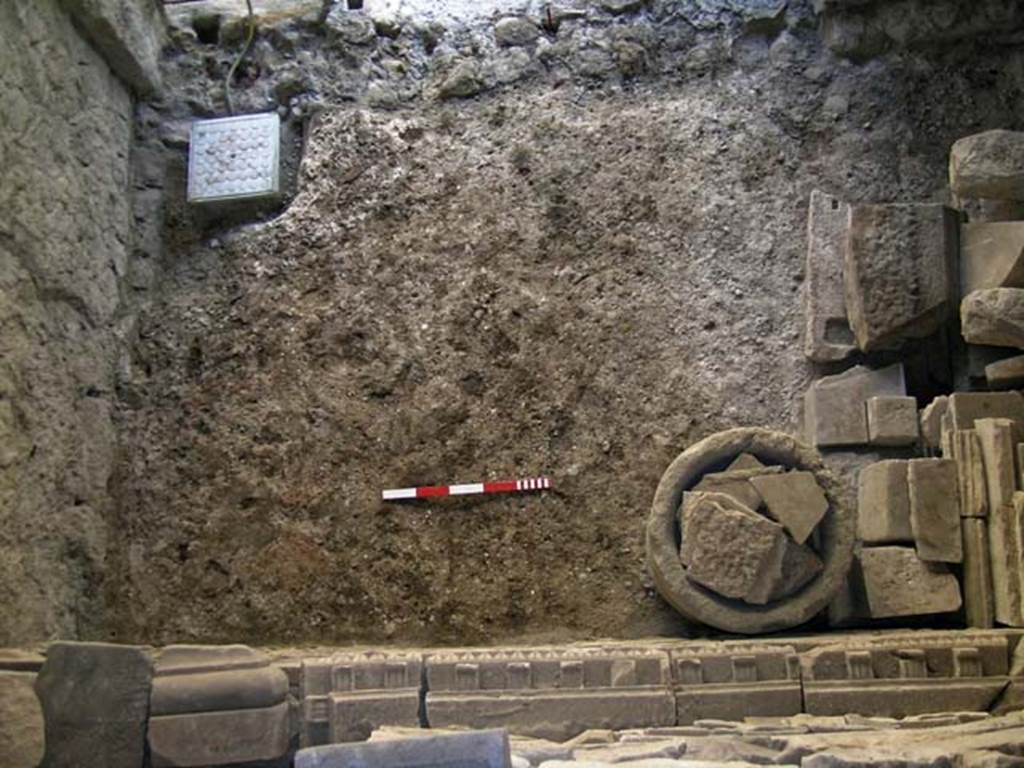 VI.14 Herculaneum, September 2005. Flooring on north side of shop near entrance doorway, top. Photo courtesy of Nicolas Monteix.
See Monteix, N., “Fouilles des boutiques en façade de la Casa del Salone Nero à Herculanum (VI.12.6, VI.12.14 et VI.12.15)”.
In Rivista di Studi Pompeiani, 2007, (p.168-175).

