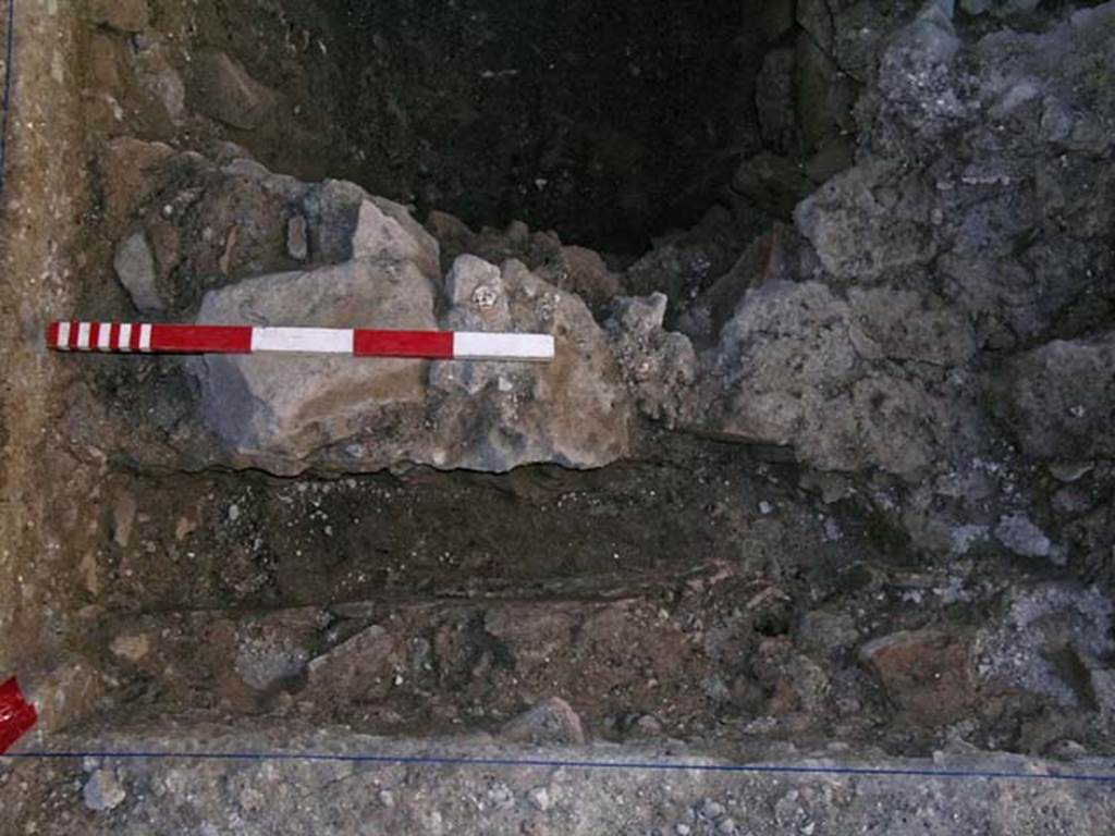 VI.14 Herculaneum. September 2005. 
Detail of walling found on east side of the investigation, looking west. Photo courtesy of Nicolas Monteix.
