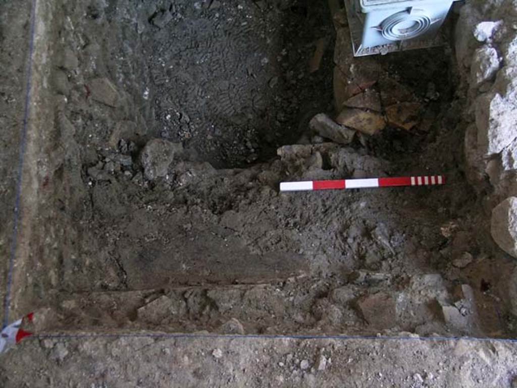 VI.14, Herculaneum. September 2005. Detail from east side of the investigation, looking west.
Photo courtesy of Nicolas Monteix.

