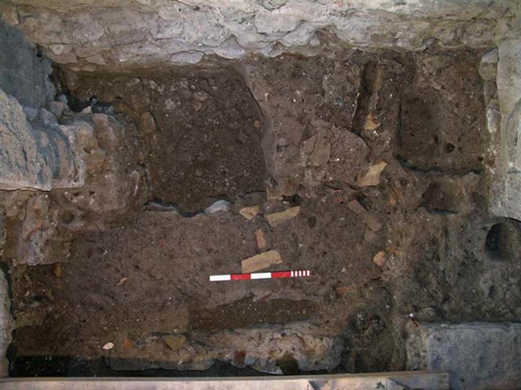 VI.15, Herculaneum. September 2005. Looking towards east wall (6), with stone base of steps, on right.  
Photo courtesy of Nicolas Monteix.
