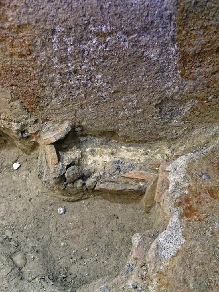 VI.15 Herculaneum. September 2005. Detail of excavation. Photo courtesy of Nicolas Monteix.

