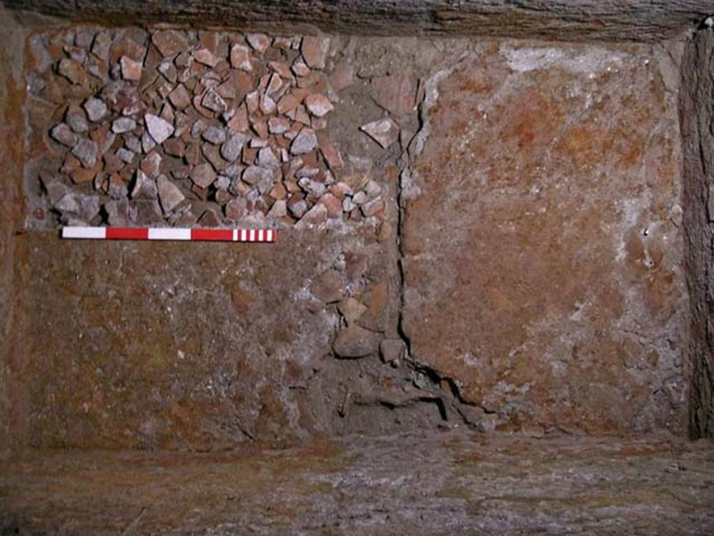 VI.15, Herculaneum. September 2005. Further investigation in base of rectangular pit, looking towards south side. 
Photo courtesy of Nicolas Monteix.
