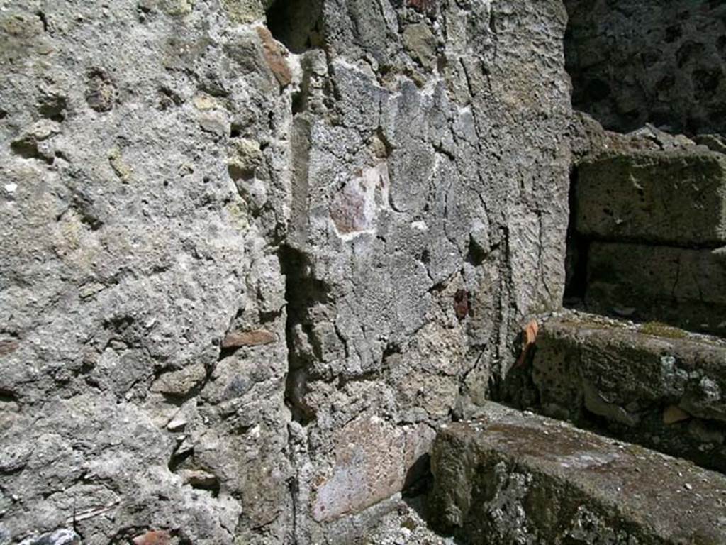 VI.17, Herculaneum. May 2005. North wall of stairway, at east end. Photo courtesy of Nicolas Monteix.