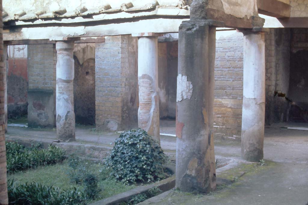 VI.17 Herculaneum. 4th December 1971. Looking towards west portico and doorways to rooms 17, 16, 15, and 14.
Photo courtesy of Rick Bauer, from Dr George Fays slides collection.
