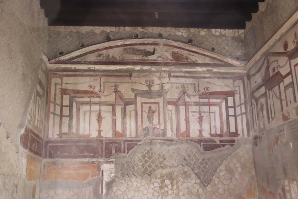 VI.17 Herculaneum. September 2019. Looking towards north wall of triclinium. Photo courtesy of Klaus Heese.