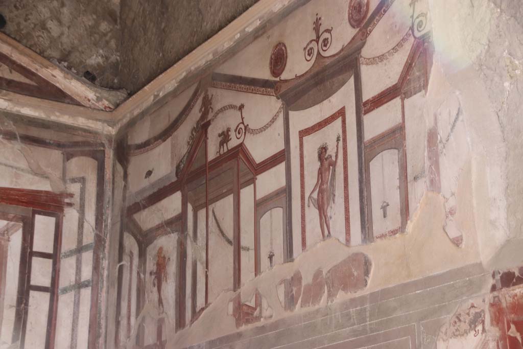 VI.17 Herculaneum. September 2019. Looking towards east wall of triclinium. Photo courtesy of Klaus Heese.