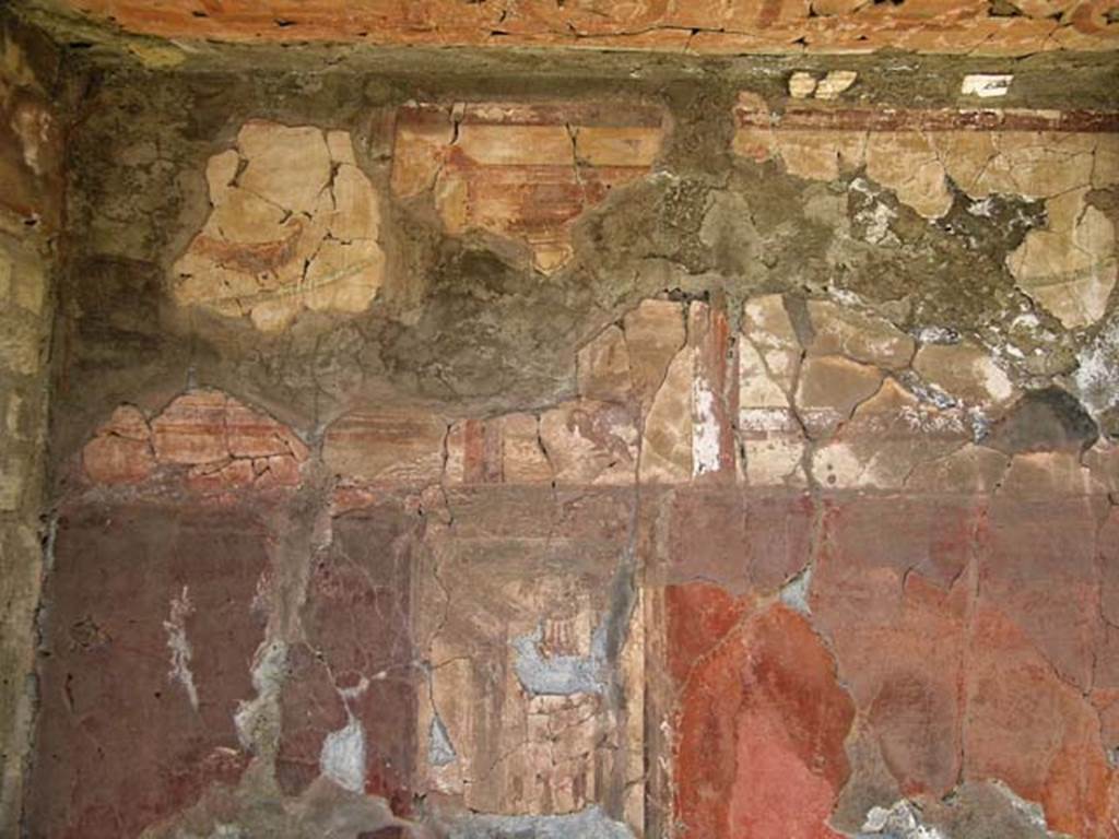 VI.17, Herculaneum. May 2004. Looking towards upper south wall at east end. Photo courtesy of Nicolas Monteix.