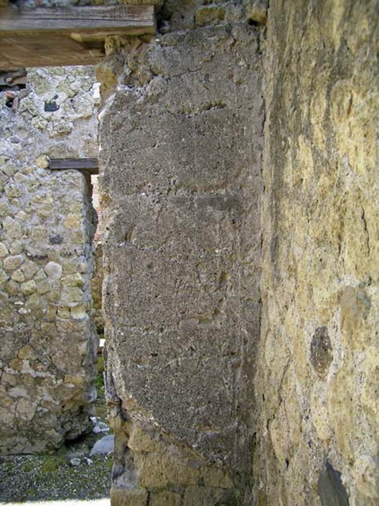 VI.17/26, Herculaneum. May 2004. Looking towards north wall with doorway from corridor, and north-east corner. 
Visible on the other side of the corridor is the kitchen doorway. Photo courtesy of Nicolas Monteix.
