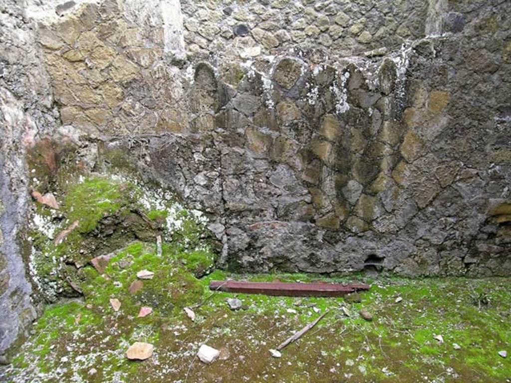 VI.17/26, Herculaneum. May 2004. Looking towards the north-east corner and east wall. 
Photo courtesy of Nicolas Monteix.
