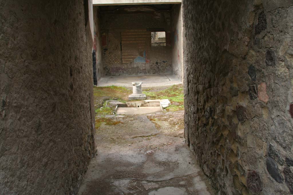 VI.17 Herculaneum, April 2013. Looking south from entrance corridor, across atrium. Photo courtesy of Klaus Heese.