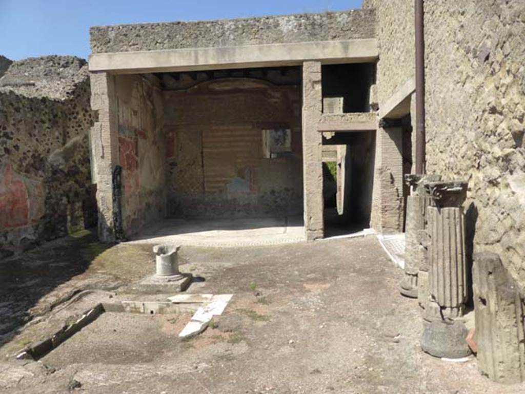 VI.17 Herculaneum. June 2014. Looking south across atrium. Photo courtesy of Michael Binns.