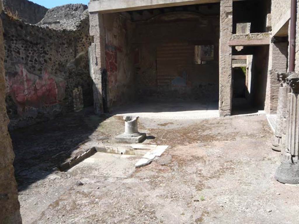 VI 17, Herculaneum, August 2013. Looking south across atrium. Photo courtesy of Buzz Ferebee.
