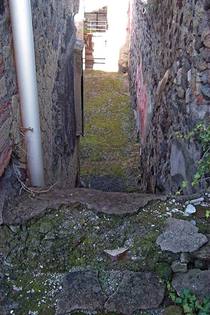 VI.17, Herculaneum. February 2003. Upper floor, looking north along south side of corridor and atrium.
Photo courtesy of Nicolas Monteix.

