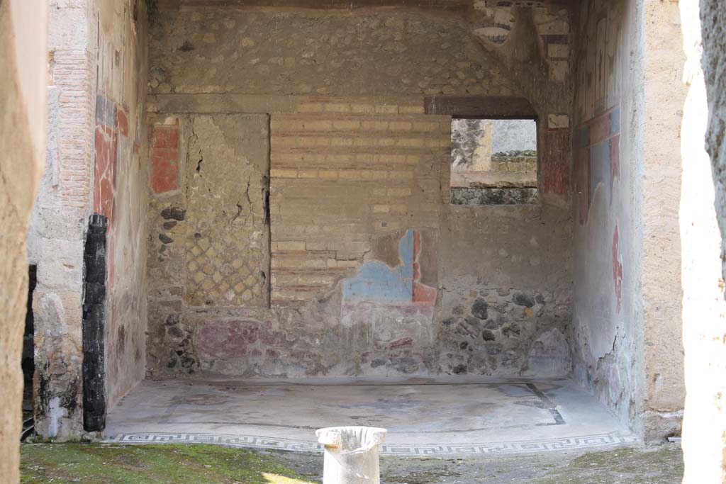 VI.17, Herculaneum. March 2014. Looking south towards tablinum.
Foto Annette Haug, ERC Grant 681269 DÉCOR.
