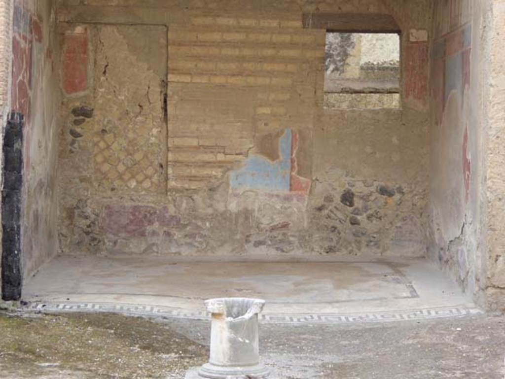 VI.17, Herculaneum, October 2014. Looking south to tablinum. Photo courtesy of Michael Binns.