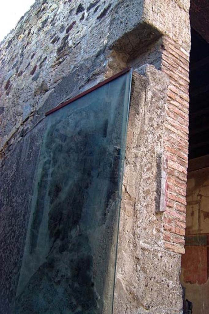 VI.17, Herculaneum. February 2003. Looking towards west wall of corridor at north end.
On the right, the west wall of tablinum can be seen. Photo courtesy of Nicolas Monteix.

