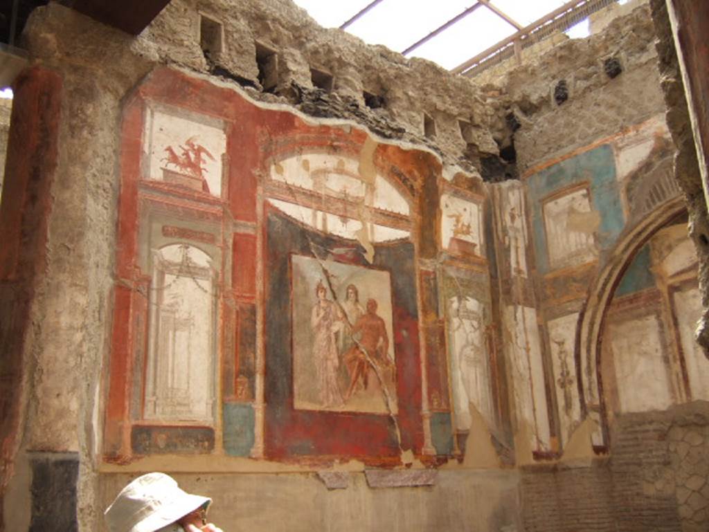 VI.21 Herculaneum. May 2006. Looking towards the left wall (east). 
card%2090%20036