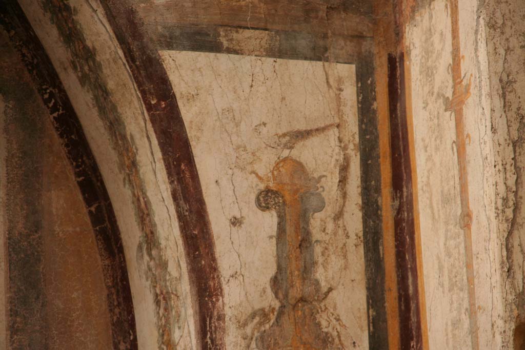 VI.21 Herculaneum. April 2013. Detail of painted bird from west side of south wall. Photo courtesy of Klaus Heese.