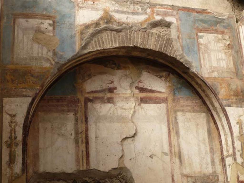 VI.21 Herculaneum. August 2013. Detail from south wall. Photo courtesy of Buzz Ferebee.