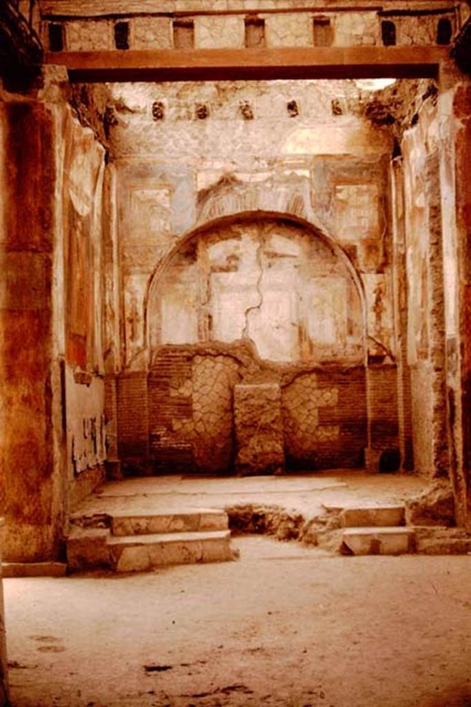 VI.21 Herculaneum, 1964. Looking towards south wall. Photo by Stanley A. Jashemski.
Source: The Wilhelmina and Stanley A. Jashemski archive in the University of Maryland Library, Special Collections (See collection page) and made available under the Creative Commons Attribution-Non Commercial License v.4. See Licence and use details.
J64f1153
