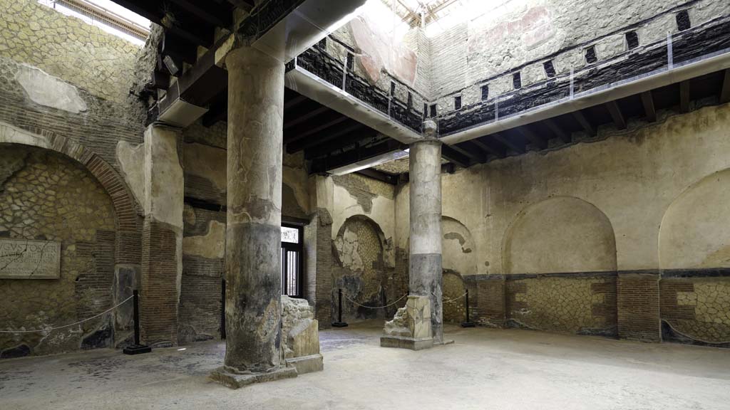 VI.21 Herculaneum. August 2021. Looking north-east towards entrance doorway. Photo courtesy of Robert Hanson.