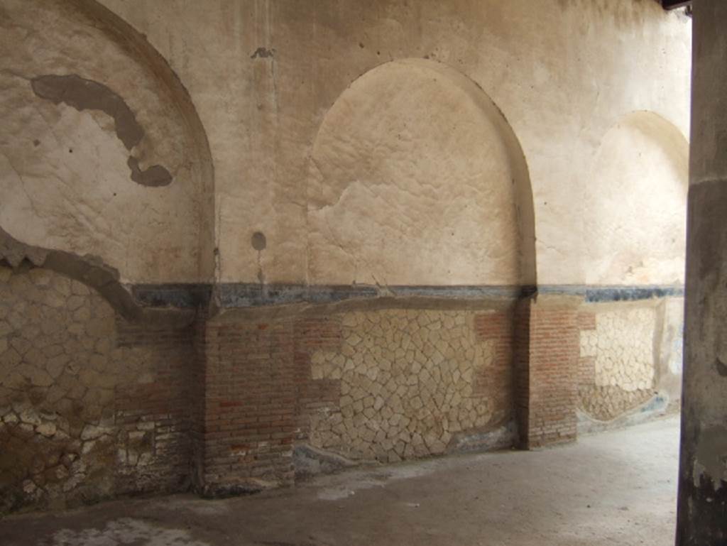 VI.21, Herculaneum. May 2006. Looking towards east wall.