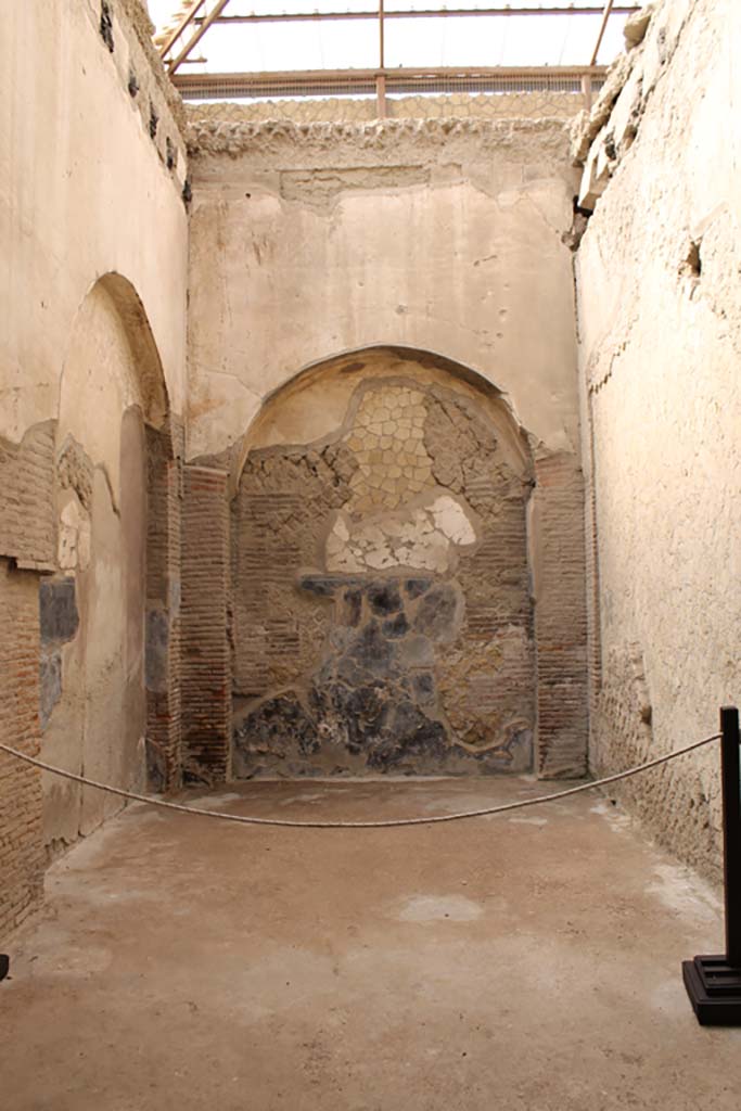 VI.21 Herculaneum, March 2014. Looking towards the south-east corner.
Foto Annette Haug, ERC Grant 681269 DÉCOR
