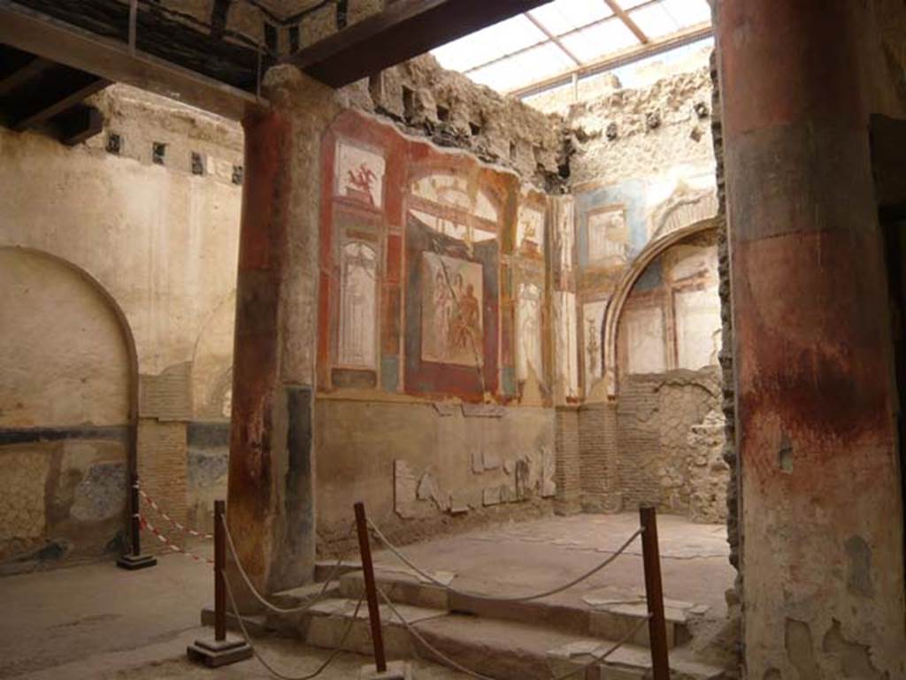 VI.21 Herculaneum. August 2013. Looking south-east. Photo courtesy of Buzz Ferebee.